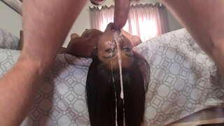 Desi kekše aukštyn kojom facefuck