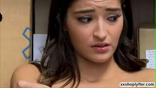 Tình nhân Viên cuối cùng có được một cơ hội để fuck Emily Willis trong chó