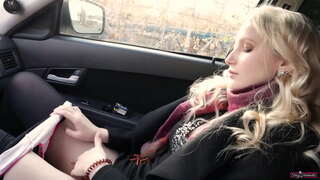 Cô gái sinh viên tiếng la hét ầm ĩ như cô gái sau khi thủ dâm.