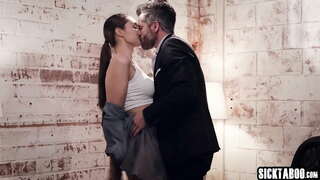 MẸ Bella Rolland còn rất khó khăn và sâu và cô ấy thích nó rất nhiều