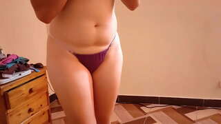 Slutty stepmom fucks i mi ac yn sucks fy pidyn pan fyddaf yn dod adref o astudio drwy&#039;r dydd