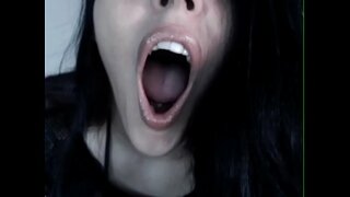 Кончай устата ми, докато аз брызгаю!