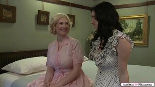 Busty fotosini qoramag&#039;iz uning do&#039;sti tashrif buyurdi va ularning boobs hajmi haqida gapirganda, ular boshlash.Shundan so&#039;ng, ular tug&#039;yonga ketishadi va ular bir-birlarini o&#039;pishni boshlaydilar.Keyingi uning do&#039;sti uning tits uchramoqda va uni yalaymiz pussy.In qaytish u do&#039;stiga ham xuddi shunday qiladi.