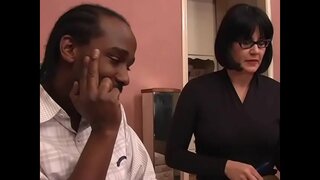 Tattoed MILF kūdikis akinius užpildo savo pūlingas sunku ebony dick Tattoed MILF kūdikis akinius užpildo savo pūlingas sunku ebony dick