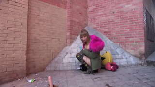 Нина нагревает Мадрид своими телефонными прятками!